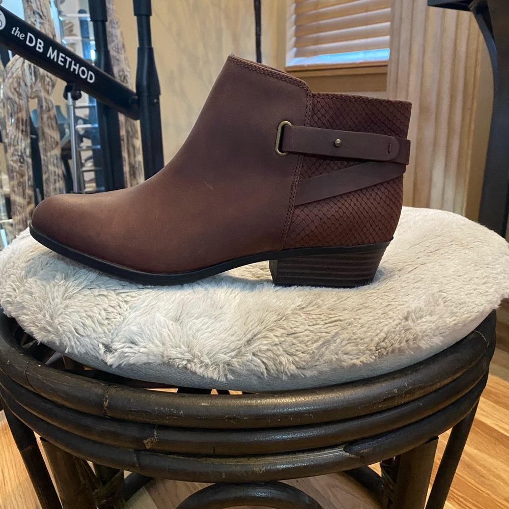Clark’s size 81/2 new booties